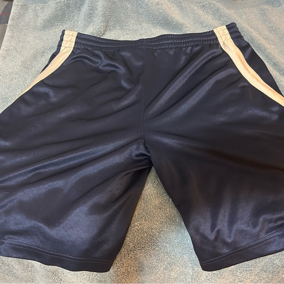 Nike Toronto maple leafs warm up shorts - Picture 4 of 4